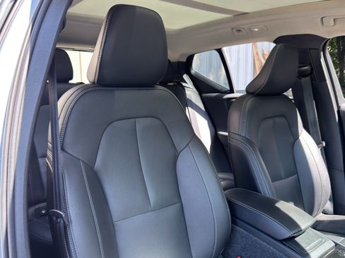 Used 2024 Volvo XC40 B5 Ultimate w/ Protection Package Premier AWD/4WD image 38
