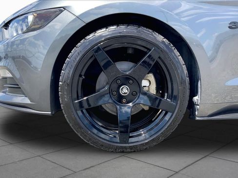 Used 2017 Ford Mustang Coupe RWD image 11