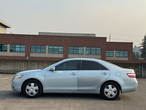 Used 2008 Toyota Camry LE FWD image 2