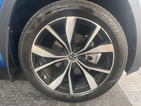 Used 2024 Volkswagen Atlas Cross Sport SEL Premium R-Line AWD/4WD image 3