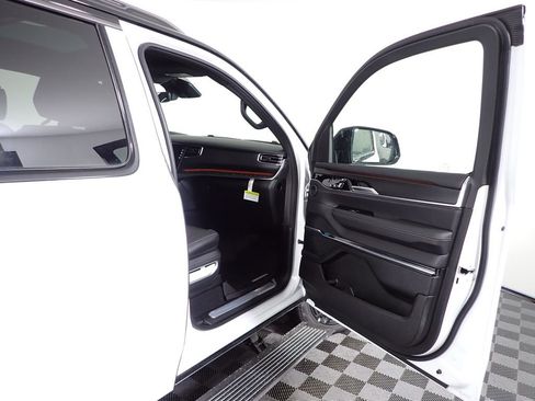 New 2026 Jeep Grand Wagoneer Summit AWD/4WD image 46