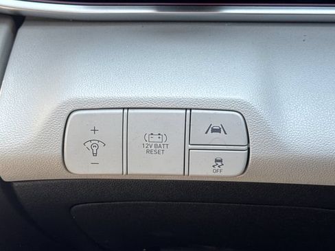 Used 2023 Hyundai Elantra Limited FWD image 28