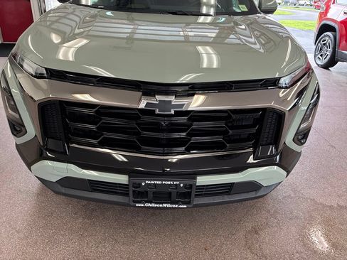 Used 2025 Chevrolet Equinox ACTIV w/ Safety and Technology Package AWD/4WD image 3