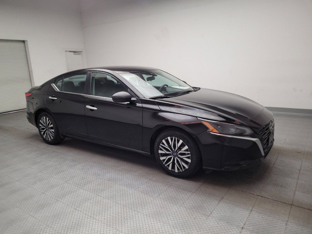 Used 2025 Nissan Altima 2.5 SV FWD image 11
