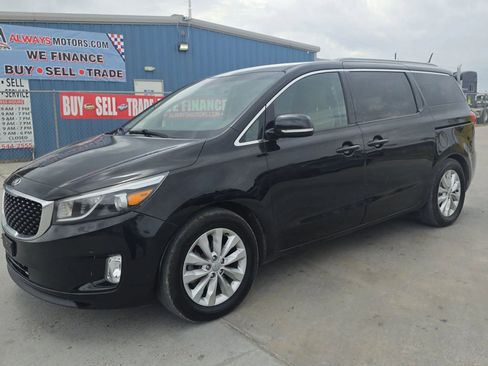Used 2017 Kia Sedona EX image 2