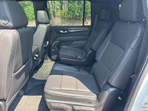 Used 2024 GMC Yukon XL Denali AWD/4WD image 11