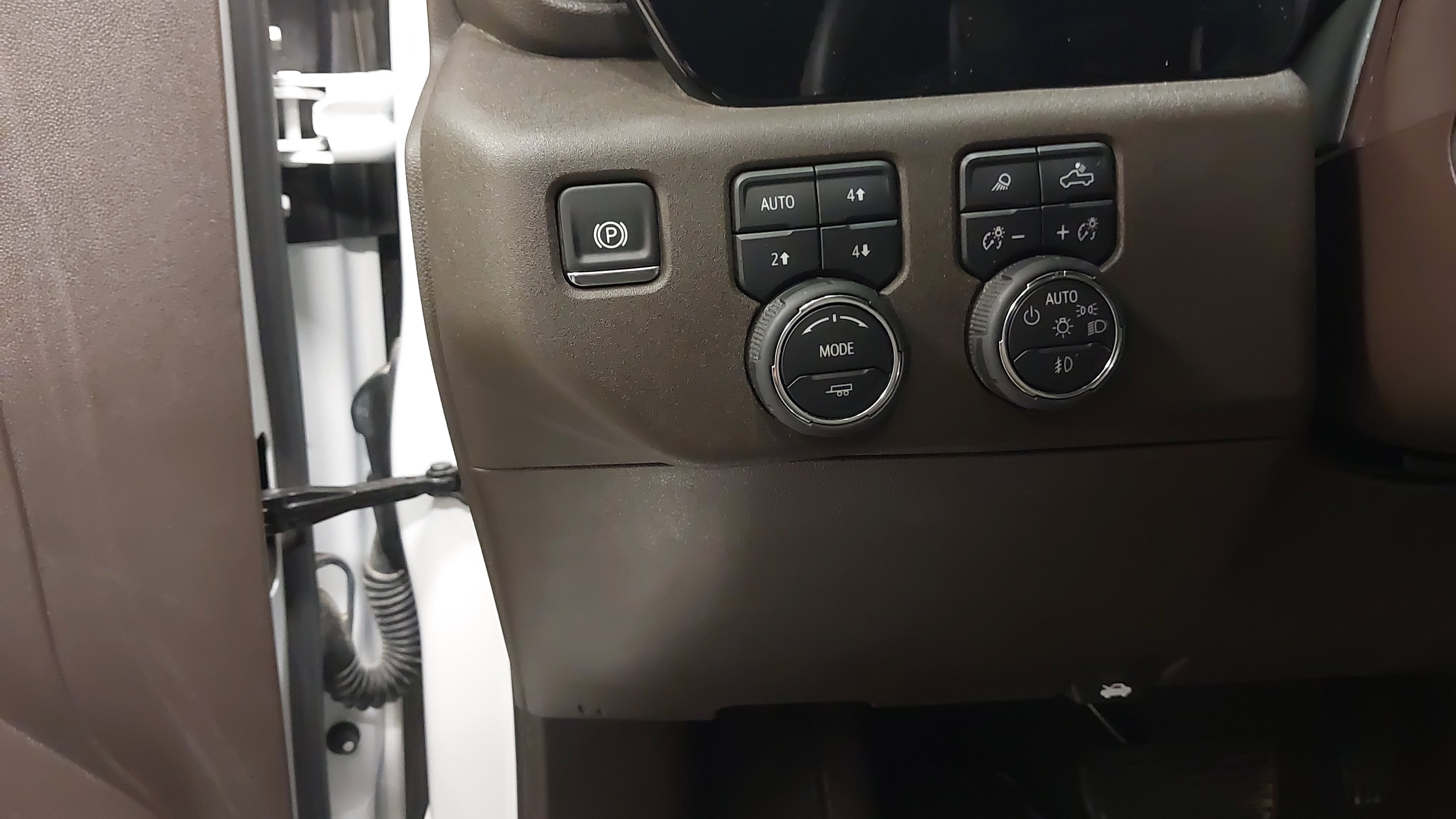 Used 2025 Chevrolet Silverado 1500 LTZ w/ LTZ Premium Package AWD/4WD image 23