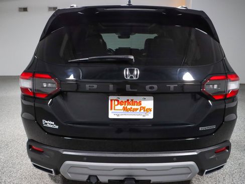 Used 2024 Honda Pilot Touring image 8
