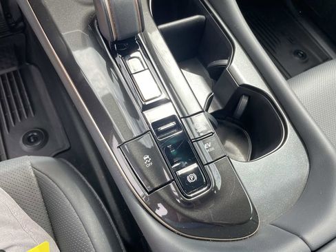 Used 2025 Toyota Crown XLE AWD/4WD image 22