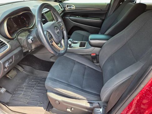 Used 2014 Jeep Grand Cherokee Laredo w/ 18" Wheel & 8.4" Radio Group RWD image 15