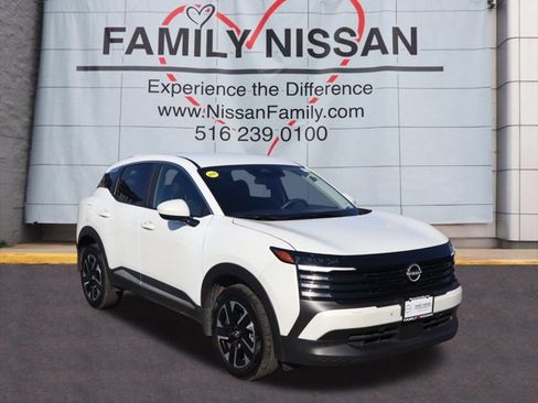 Certified 2025 Nissan Kicks SV image 1