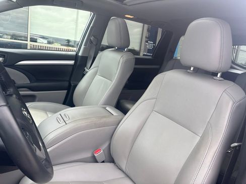 Used 2019 Toyota Highlander XLE AWD/4WD image 11