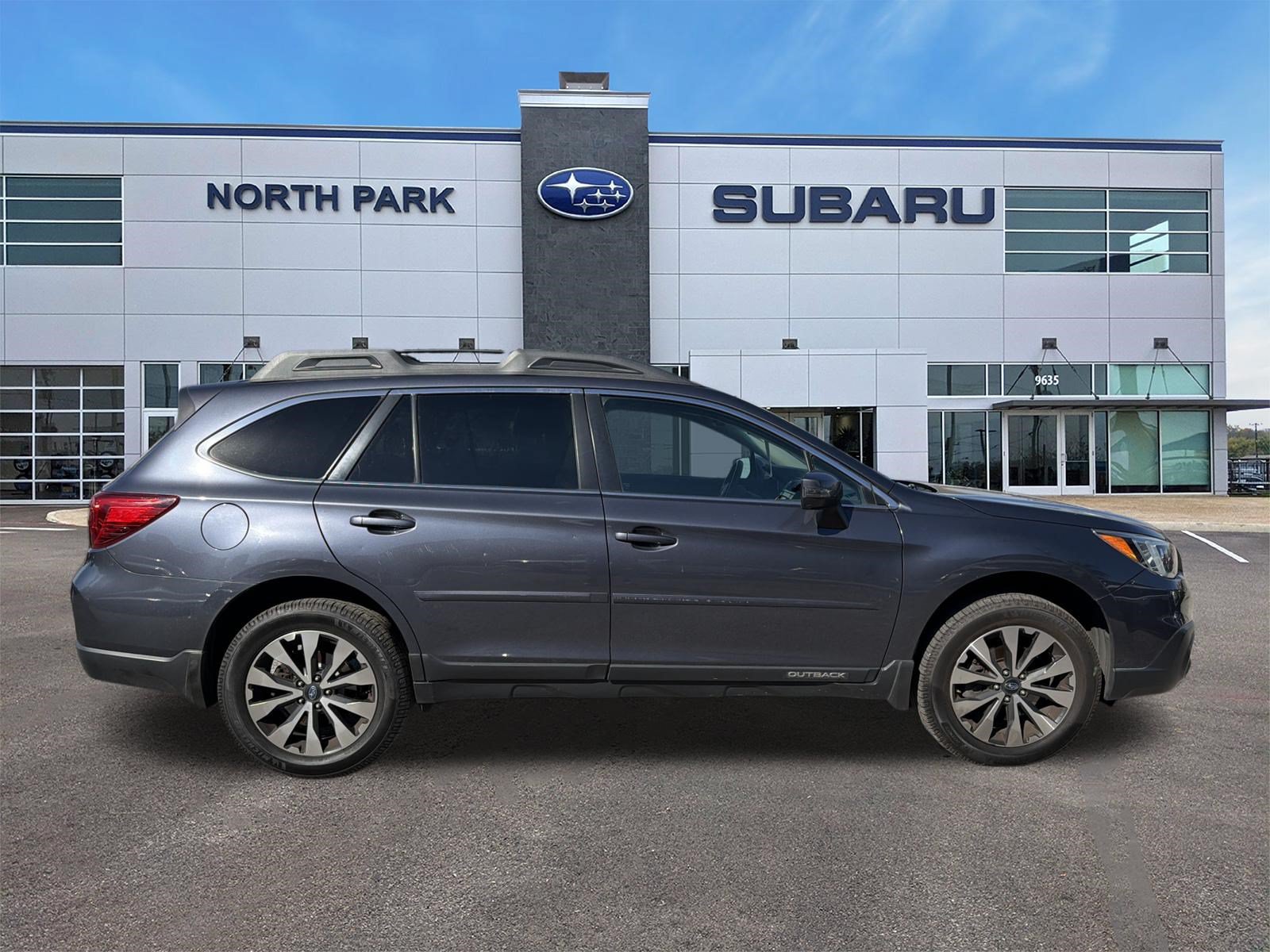 Used 2017 Subaru Outback 2.5i Limited w/ Popular Package #5 AWD/4WD image 2
