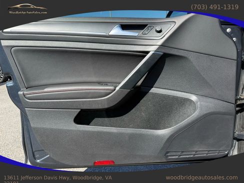 Used 2019 Volkswagen Golf 4-Door image 12