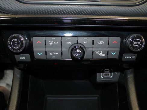 Used 2023 Jeep Compass Altitude w/ Convenience Group image 19