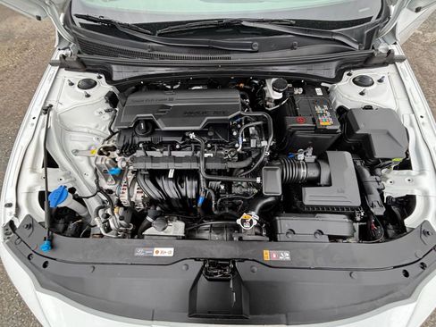 Used 2025 Hyundai Elantra SEL FWD image 33
