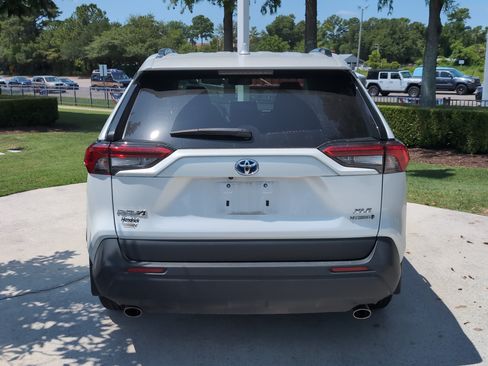 Certified 2023 Toyota RAV4 XLE Premium AWD/4WD image 9