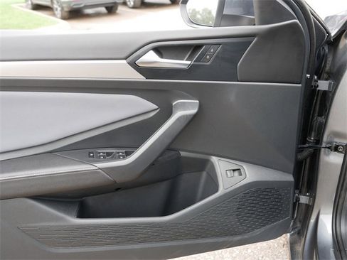 Certified 2025 Volkswagen Jetta SE image 16