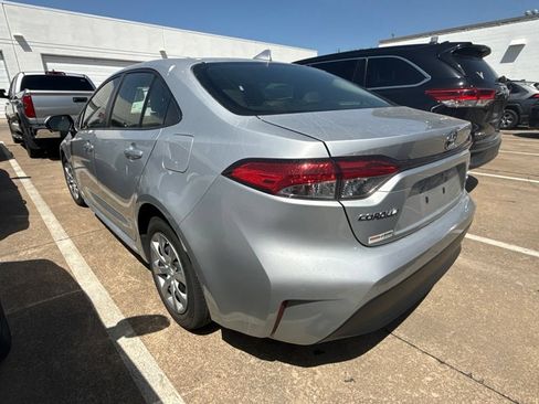 Used 2024 Toyota Corolla LE FWD image 4