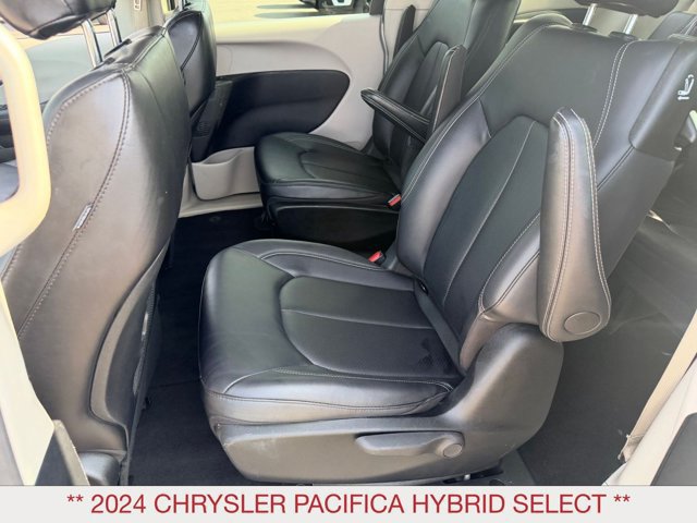 Certified 2024 Chrysler Pacifica Limited FWD image 16