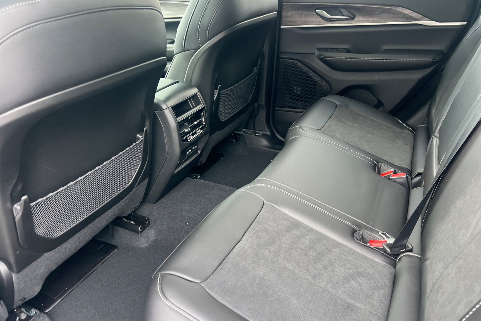 New 2026 Jeep Grand Cherokee Altitude AWD/4WD image 11