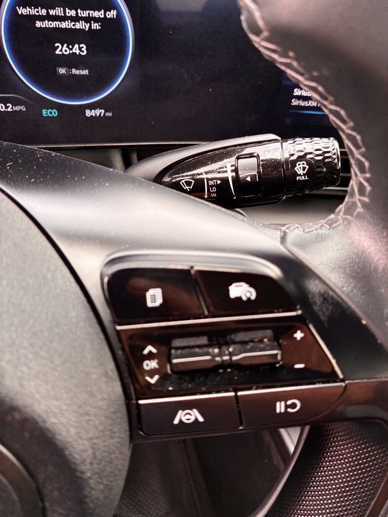 Certified 2025 Hyundai Elantra SEL FWD image 30