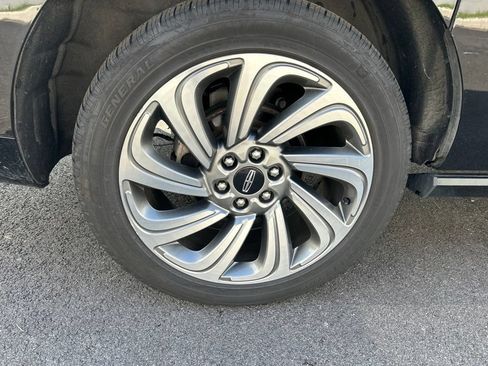 Used 2024 Lincoln Navigator L 4WD image 4