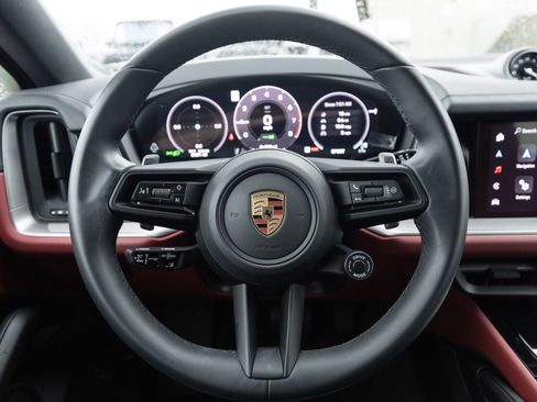 Certified 2025 Porsche Cayenne E-Hybrid Coupe AWD/4WD image 13