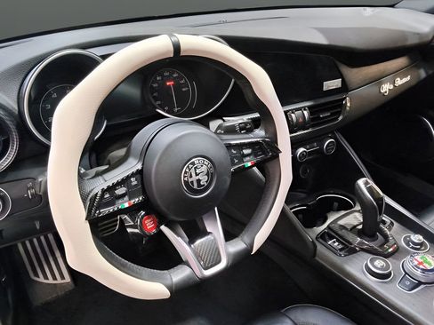 Used 2022 Alfa Romeo Giulia Ti AWD/4WD image 17