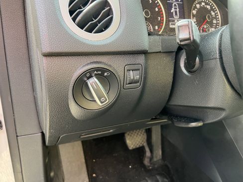 Used 2016 Volkswagen Tiguan S image 31