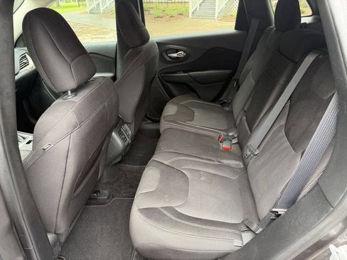 Used 2015 Jeep Cherokee Latitude image 16