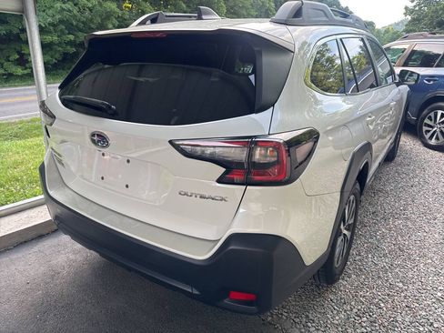 Used 2023 Subaru Outback Premium AWD/4WD image 9