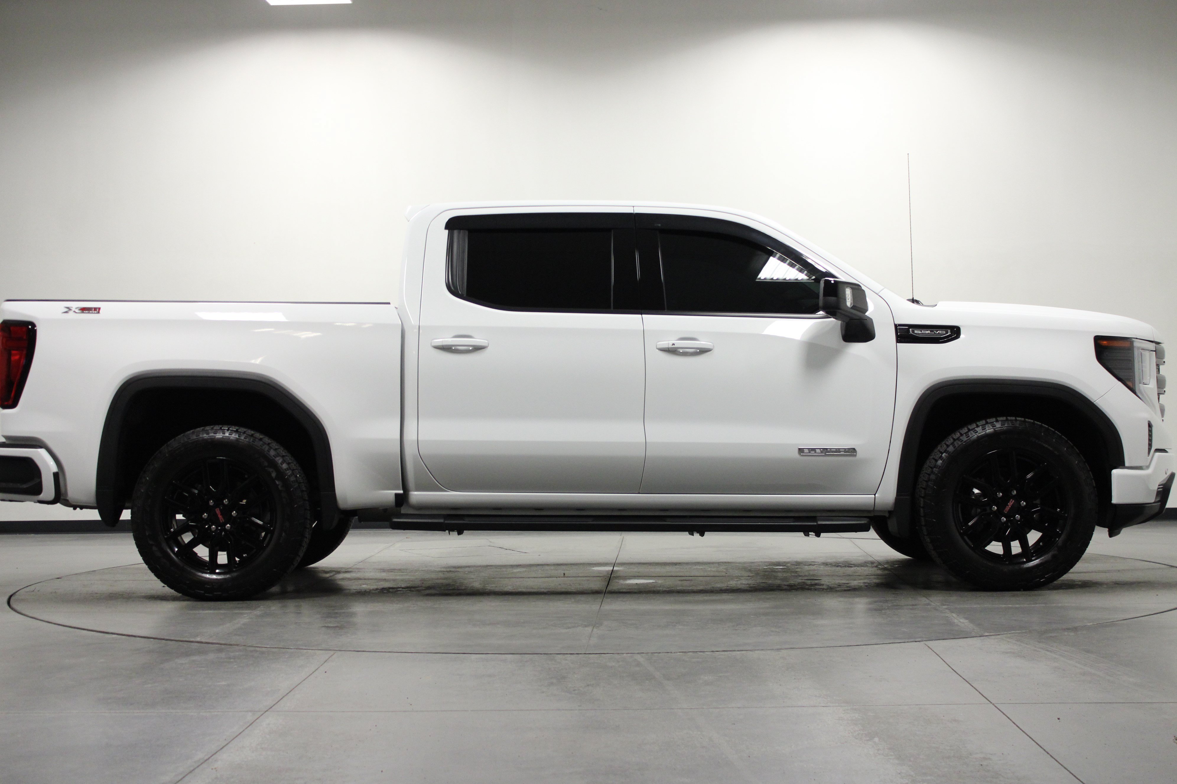 Used 2026 GMC Sierra 1500 Elevation w/ Elevation Premium Package AWD/4WD image 3