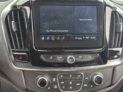 Used 2023 Chevrolet Traverse RS FWD image 19