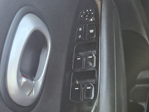Used 2016 Kia Soul FWD image 24