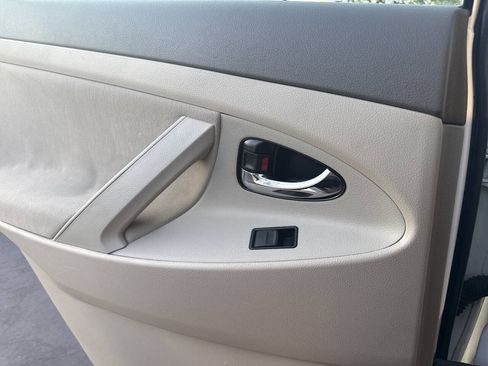 Used 2009 Toyota Camry LE image 24