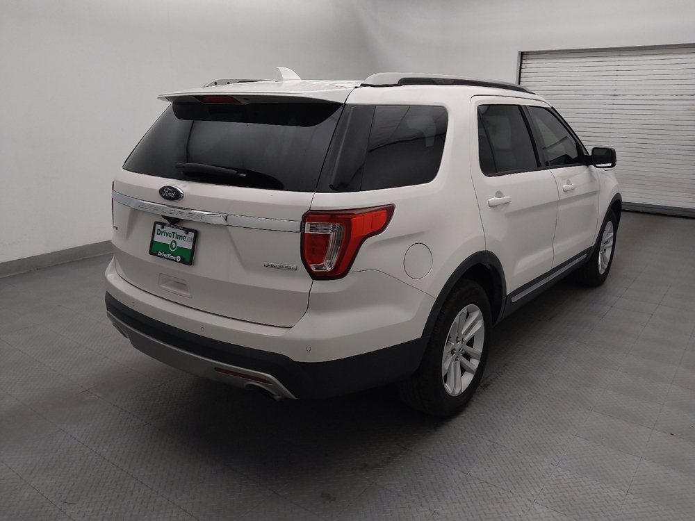 Used 2016 Ford Explorer XLT w/ Equipment Group 201A FWD image 9
