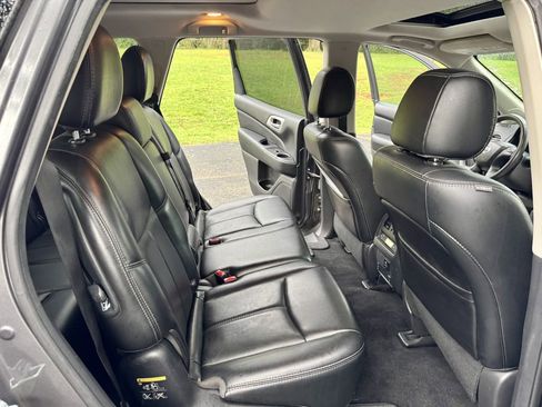 Used 2017 Nissan Pathfinder SL w/ SL Premium Package AWD/4WD image 7
