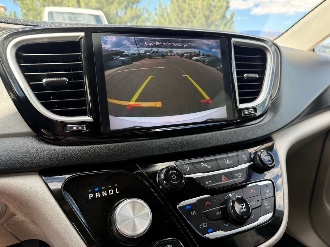 Used 2024 Chrysler Pacifica Touring-L FWD image 31