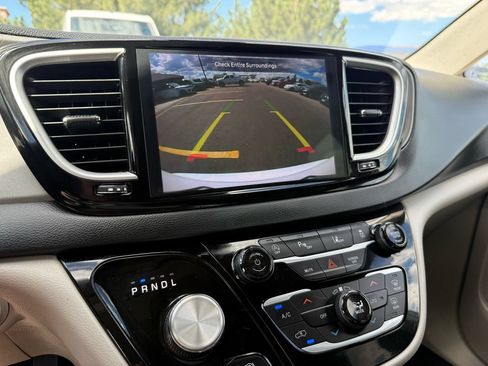 Used 2024 Chrysler Pacifica Touring-L FWD image 31