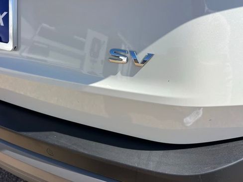 Used 2023 Nissan Rogue SV image 9