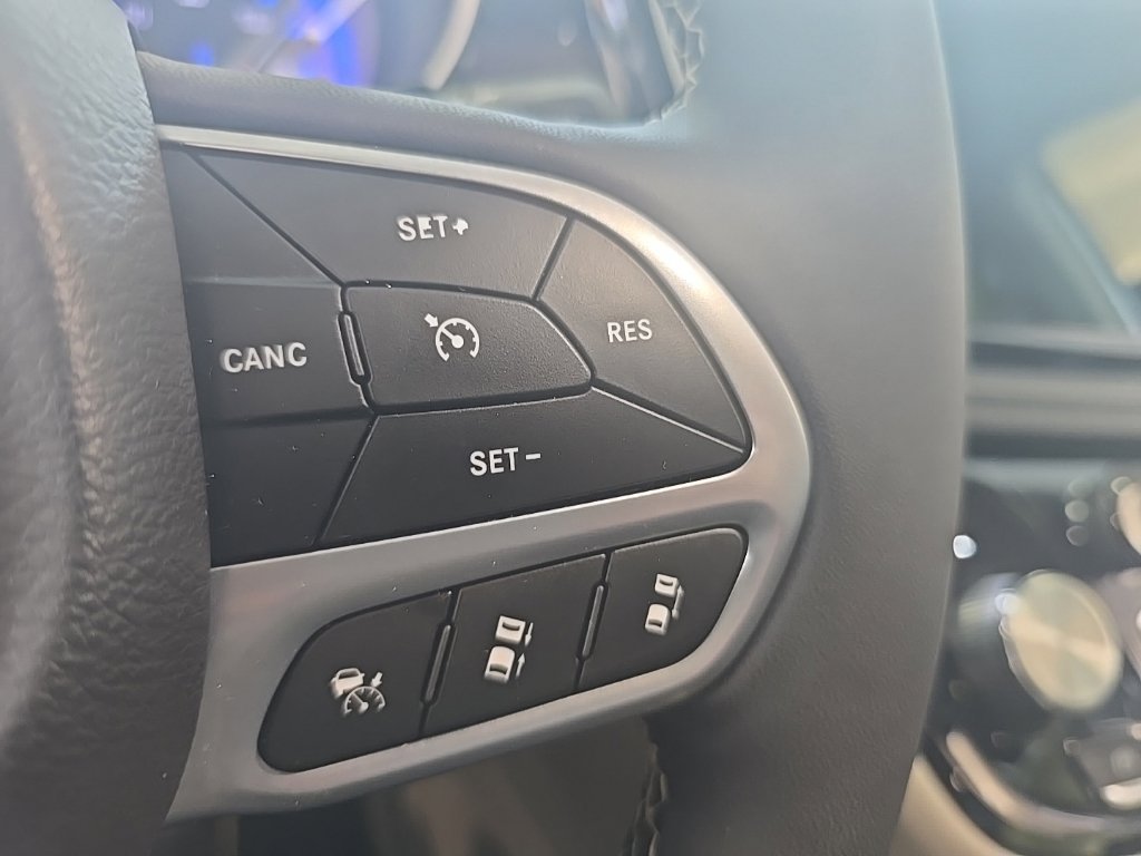 Used 2024 Chrysler Pacifica Limited FWD image 20