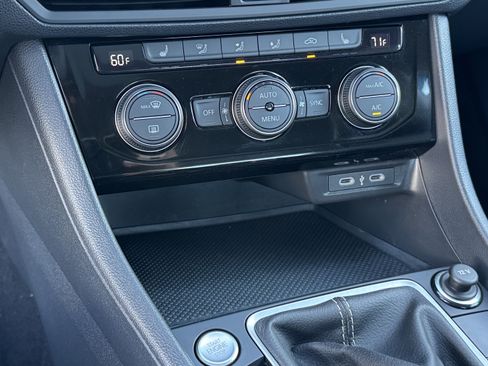 Certified 2024 Volkswagen Jetta SE w/ Panoramic Sunroof Package image 27