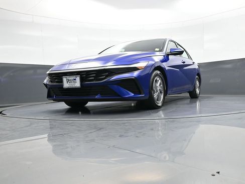 Used 2025 Hyundai Elantra SE FWD image 24