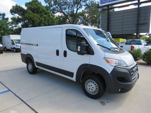 Used 2025 RAM ProMaster 2500 w/ Convenience Group FWD image 1