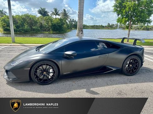Used 2018 Lamborghini Huracan Performante AWD/4WD image 1