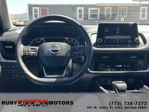 Used 2025 Nissan Rogue SV FWD image 11