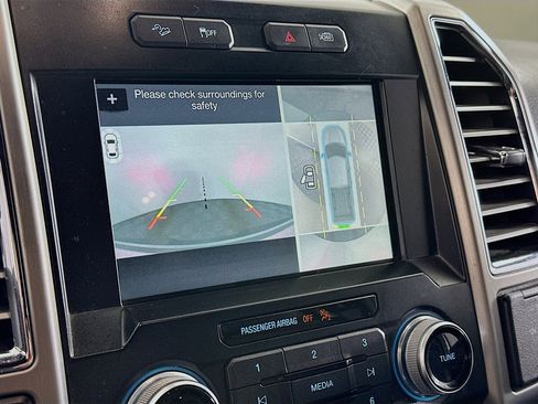 Used 2016 Ford F150 Platinum w/ Equipment Group 701A Luxury image 23