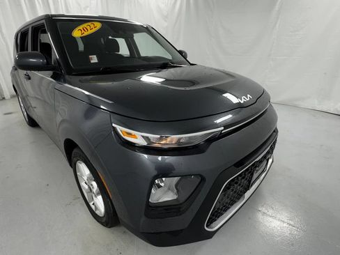 Used 2022 Kia Soul LX w/ Technology Package FWD image 2