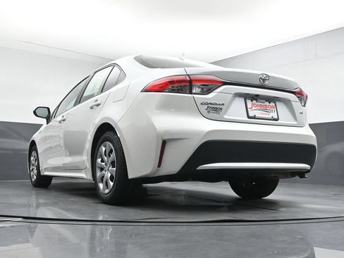 Used 2022 Toyota Corolla LE FWD image 35